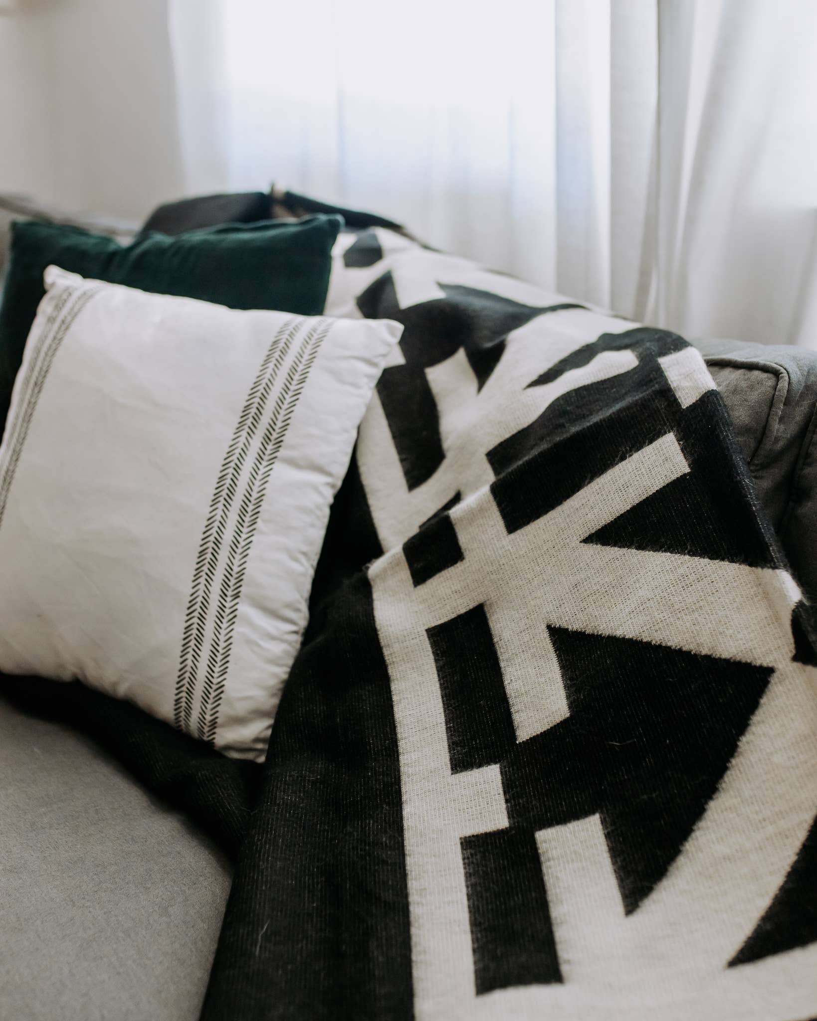 Destino Blanket - Natural / Black