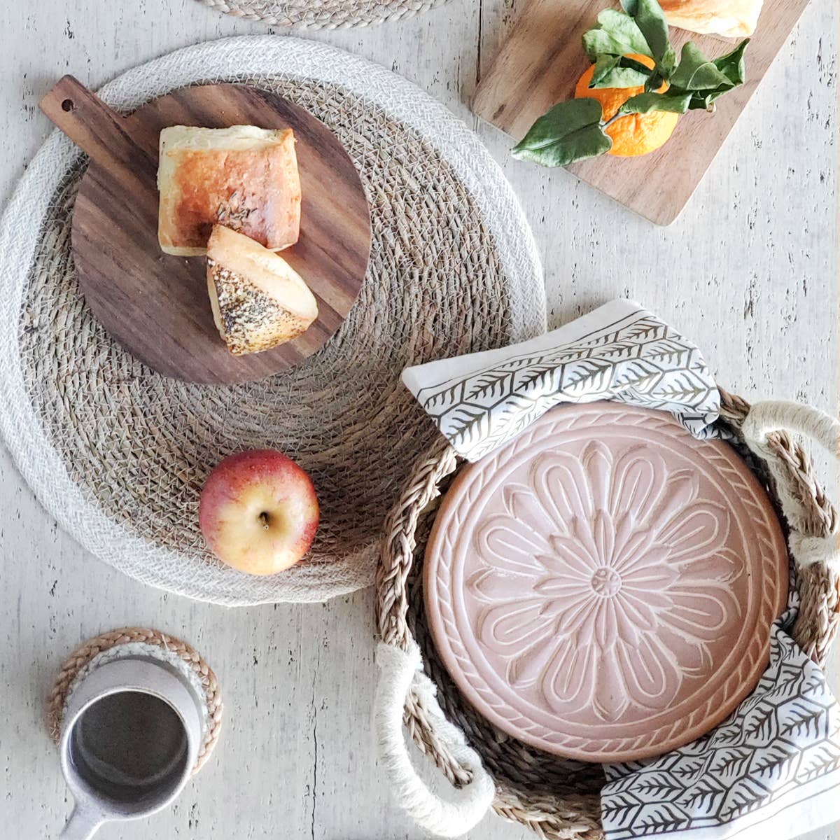 Bread Warmer & Wicker Basket - Vintage flower